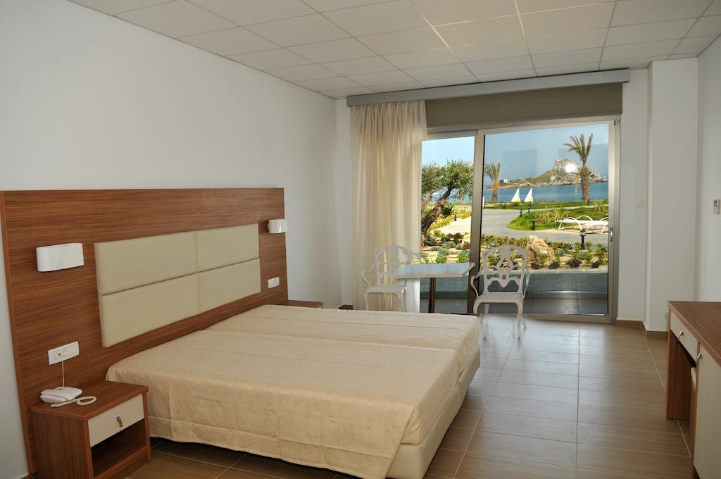 Royal Bay Suites Kéfalos Pokoj fotografie